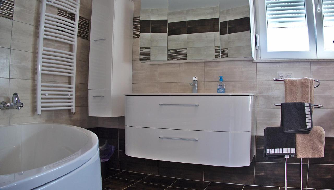 Apartments Le Mare - Pool, Sandstrand, Meerblick, W-Lan, Grill Privlaka  Exterior foto
